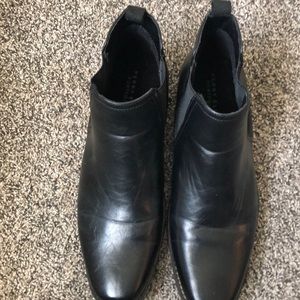 Suit shoes